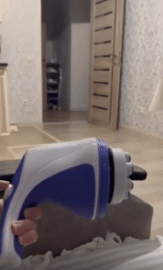 “그 소리! 지금이야!” 마사지기 소리에 반응한 고양이의 번개 질주